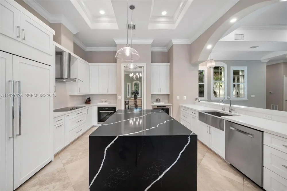6890 SW 94th St Pinecrest, FL 33156