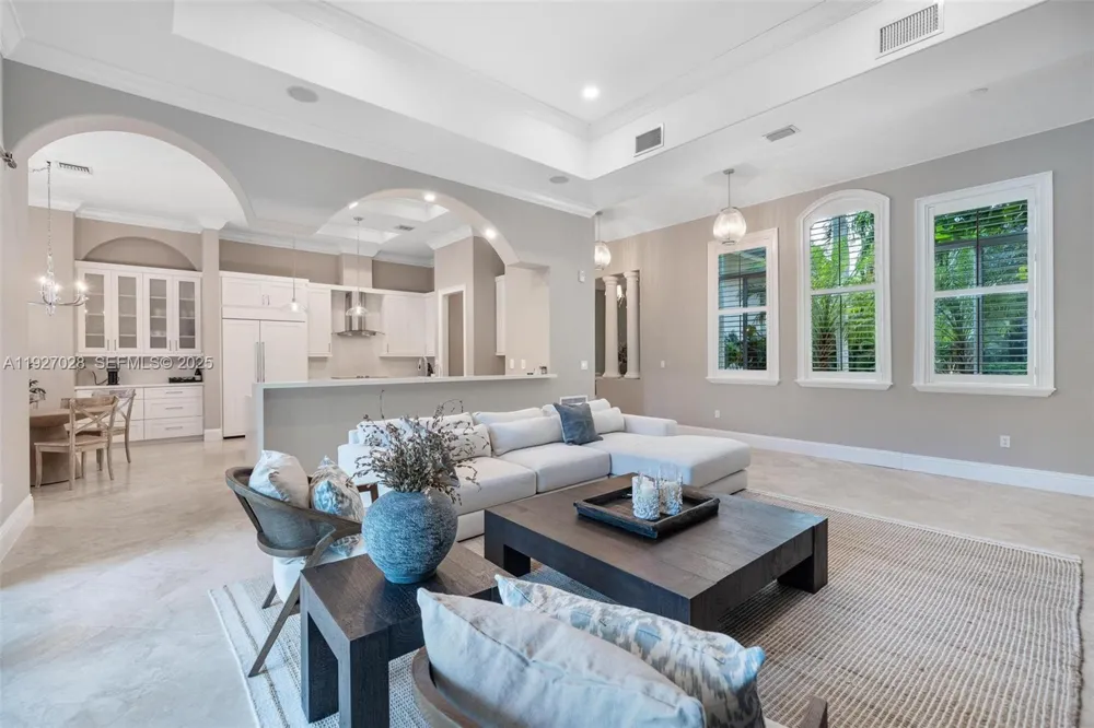 6890 SW 94th St Pinecrest, FL 33156
