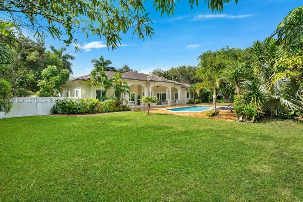 6890 SW 94th St Pinecrest, FL 33156