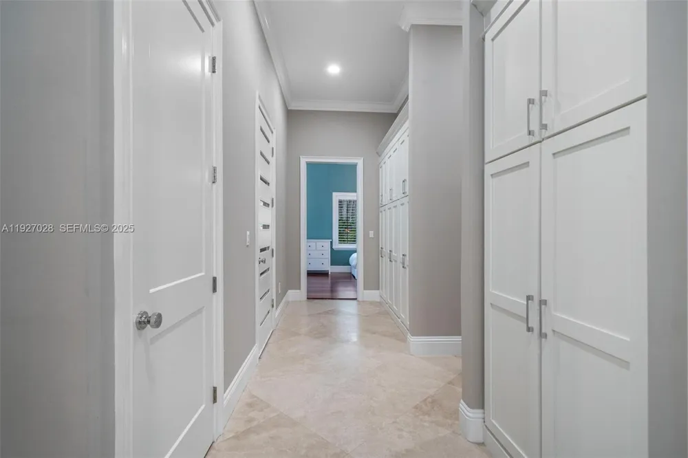 6890 SW 94th St Pinecrest, FL 33156