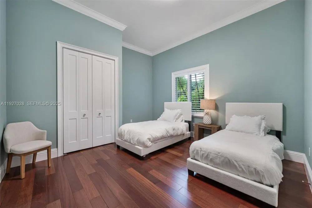 6890 SW 94th St Pinecrest, FL 33156