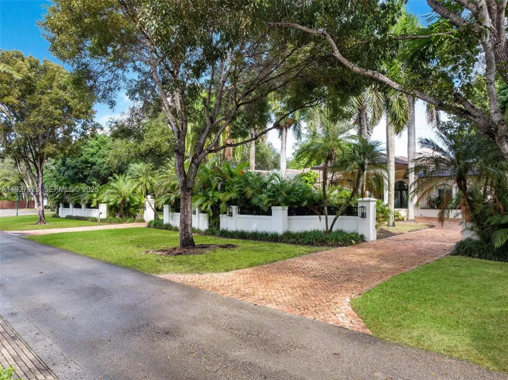 6890 SW 94th St Pinecrest, FL 33156