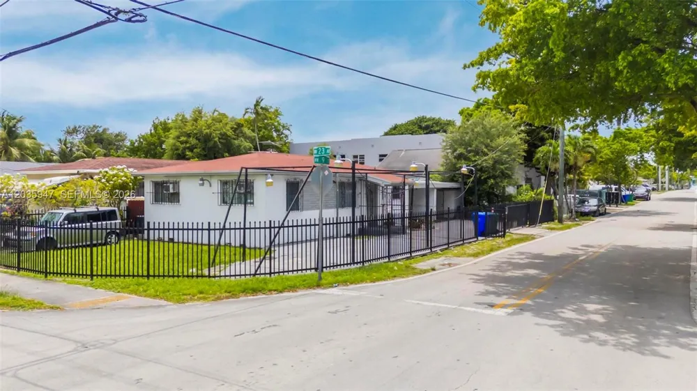 2300 NW 9th St Miami, FL 33125