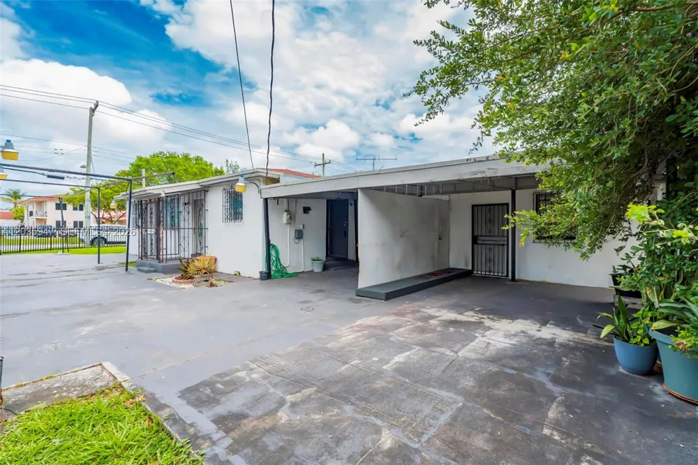 2300 NW 9th St Miami, FL 33125