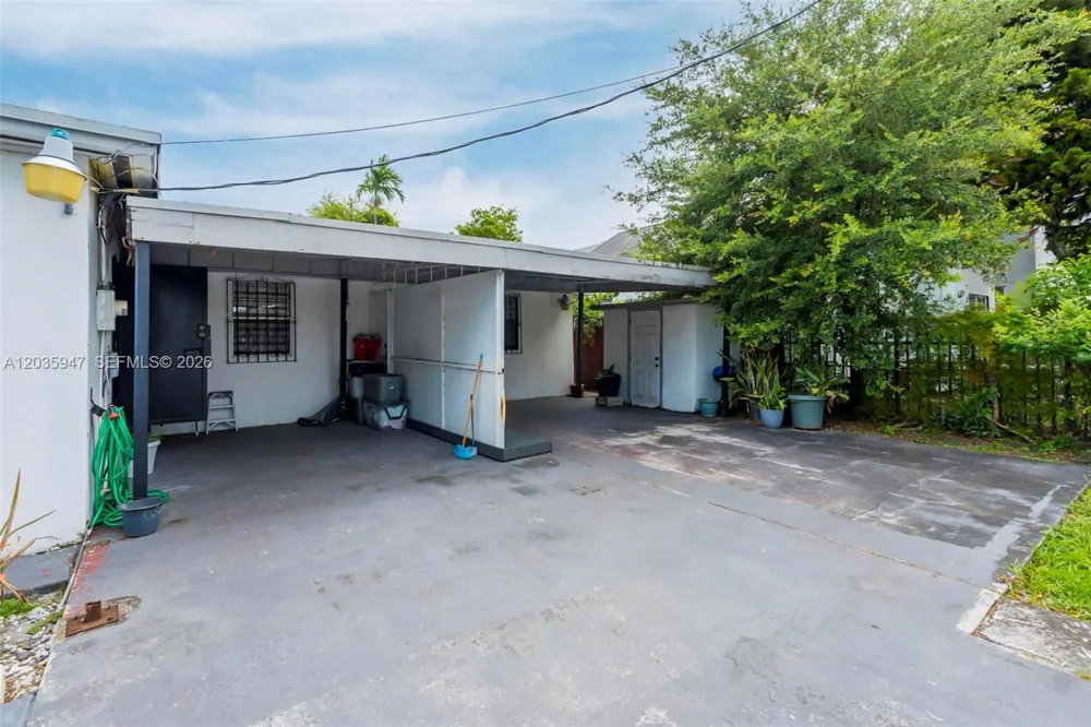 2300 NW 9th St Miami, FL 33125