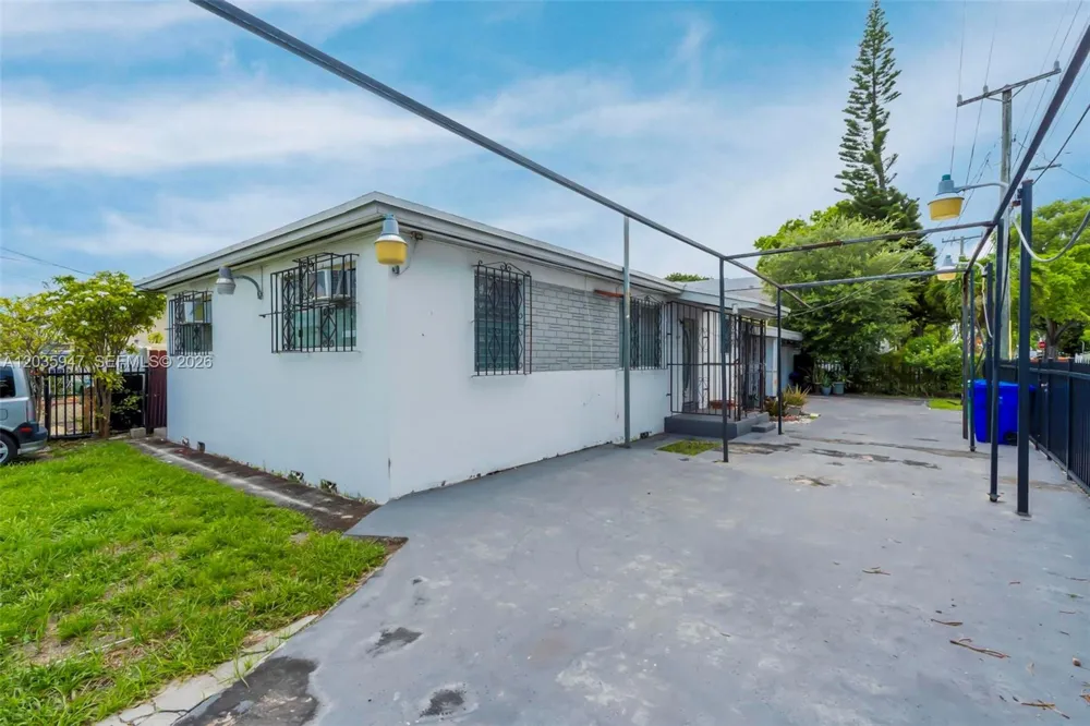 2300 NW 9th St Miami, FL 33125