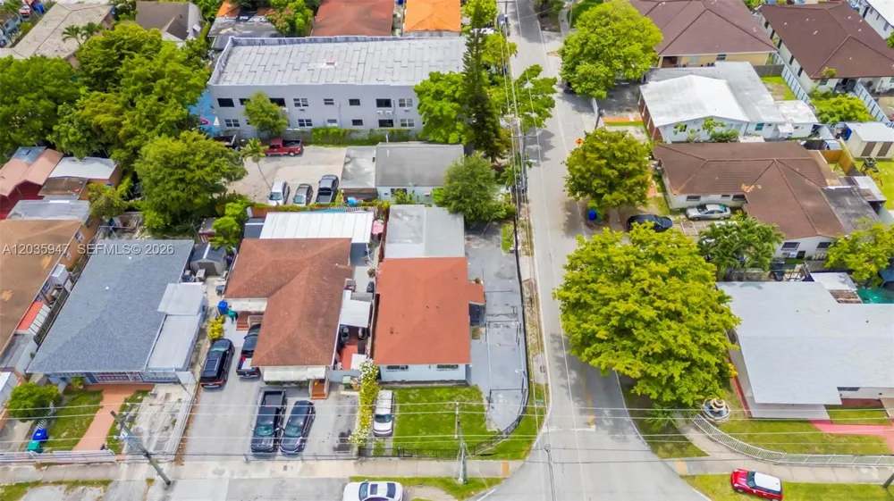 2300 NW 9th St Miami, FL 33125
