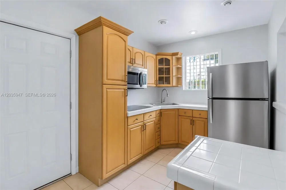 2300 NW 9th St Miami, FL 33125