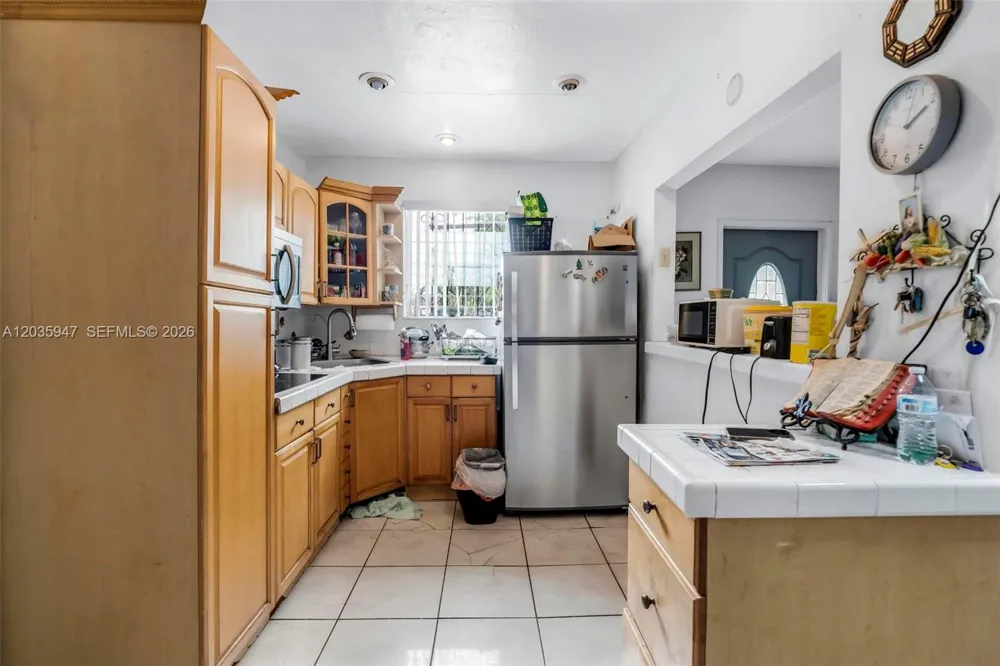 2300 NW 9th St Miami, FL 33125