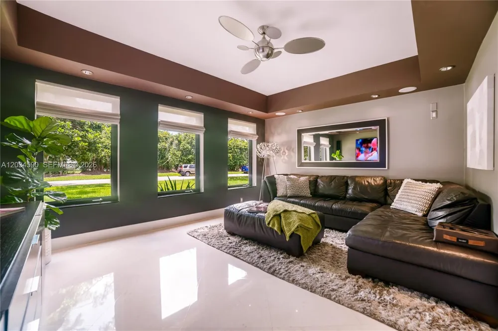 4242 SW 107th Way Davie, FL 33328