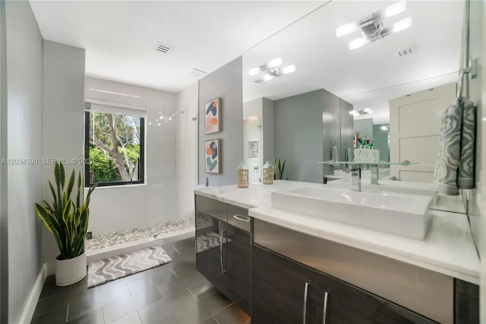 4242 SW 107th Way Davie, FL 33328