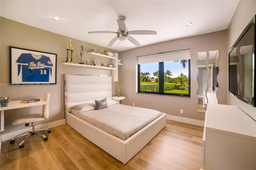 4242 SW 107th Way Davie, FL 33328