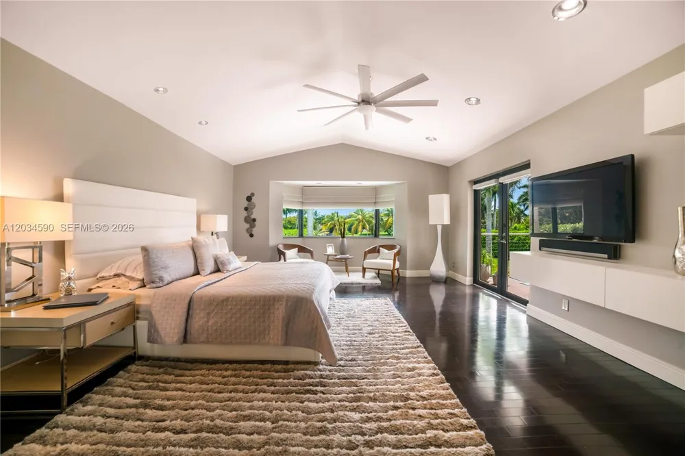 4242 SW 107th Way Davie, FL 33328