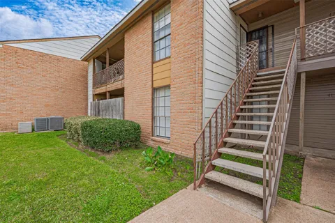 9090 S Braeswood Boulevard #43