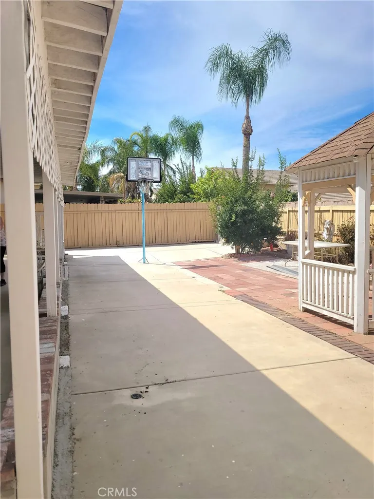 2130 Willowbrook Perris, CA 92571
