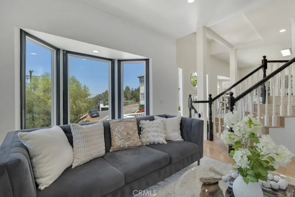21041 Bandera Street Woodland Hills, CA 91364