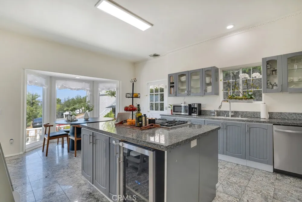 21041 Bandera Street Woodland Hills, CA 91364