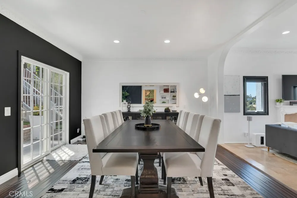 21041 Bandera Street Woodland Hills, CA 91364