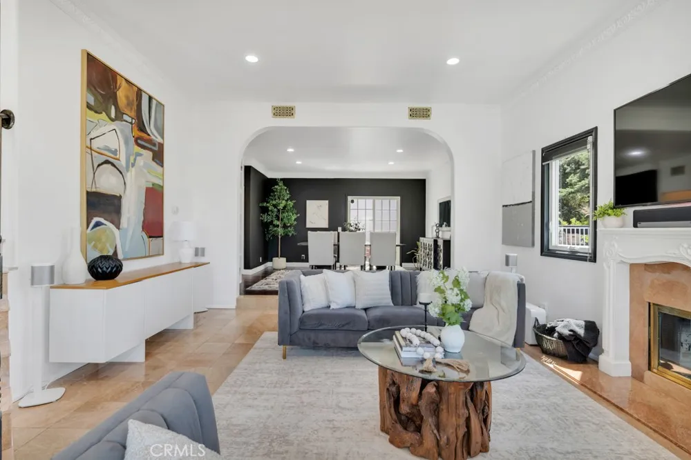 21041 Bandera Street Woodland Hills, CA 91364
