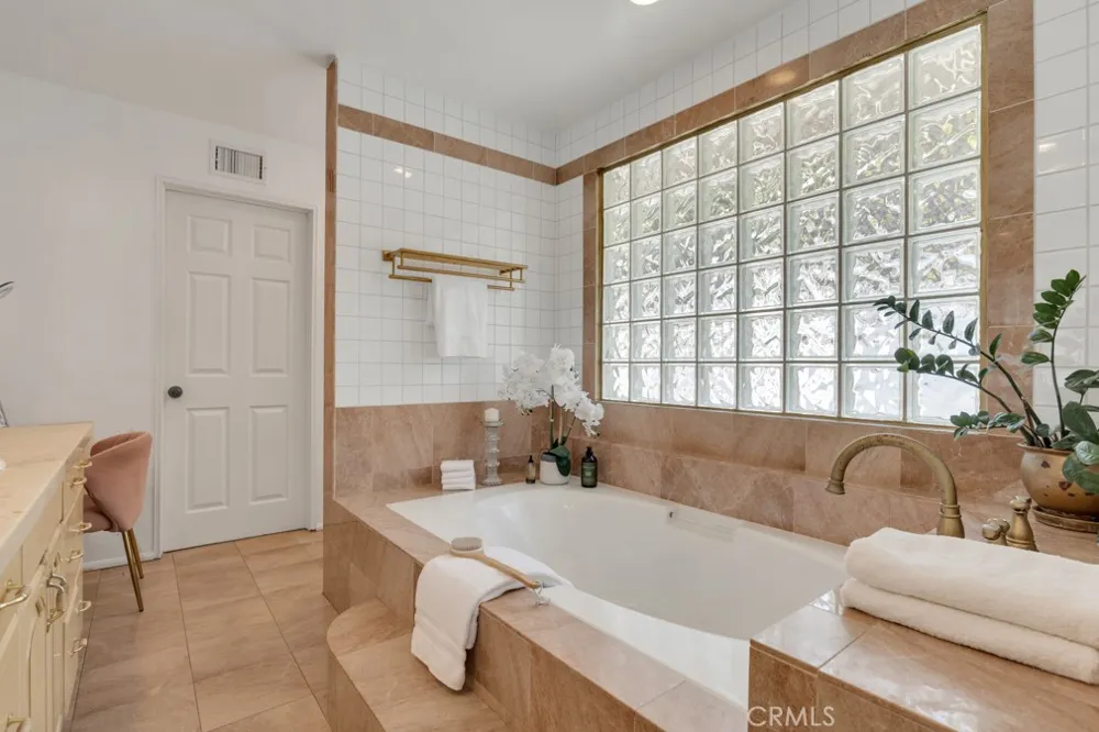21041 Bandera Street Woodland Hills, CA 91364