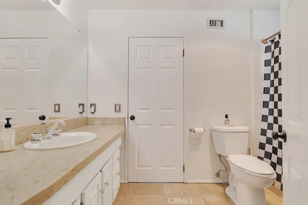 21041 Bandera Street Woodland Hills, CA 91364