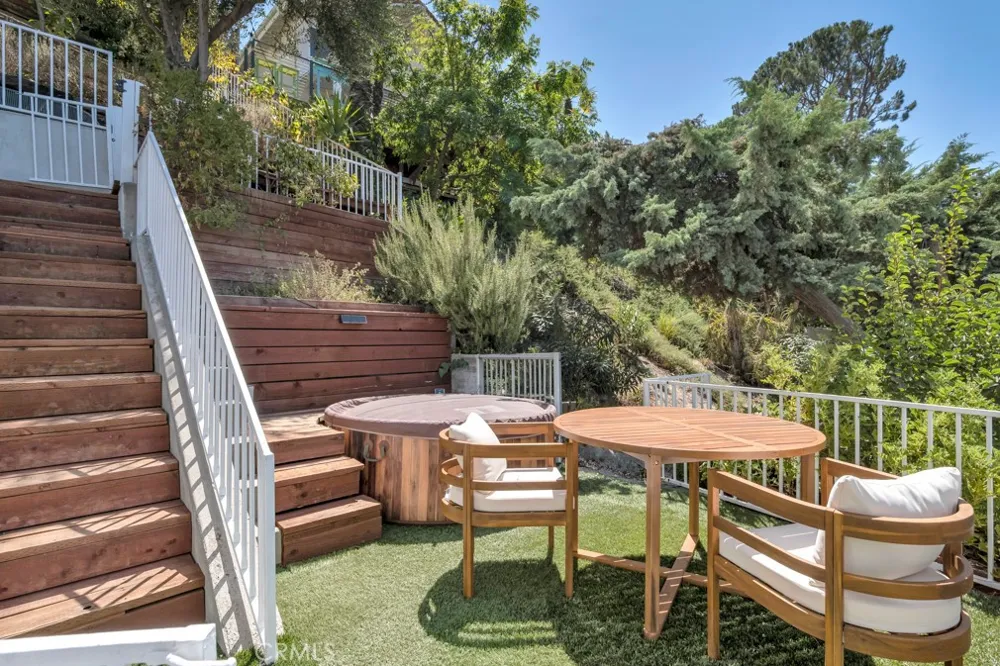 21041 Bandera Street Woodland Hills, CA 91364