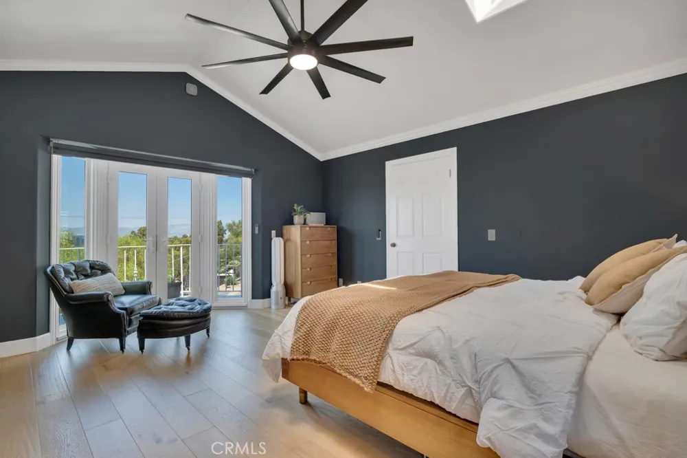 21041 Bandera Street Woodland Hills, CA 91364
