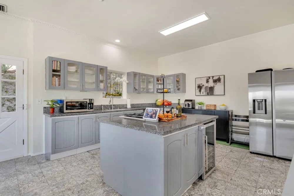21041 Bandera Street Woodland Hills, CA 91364