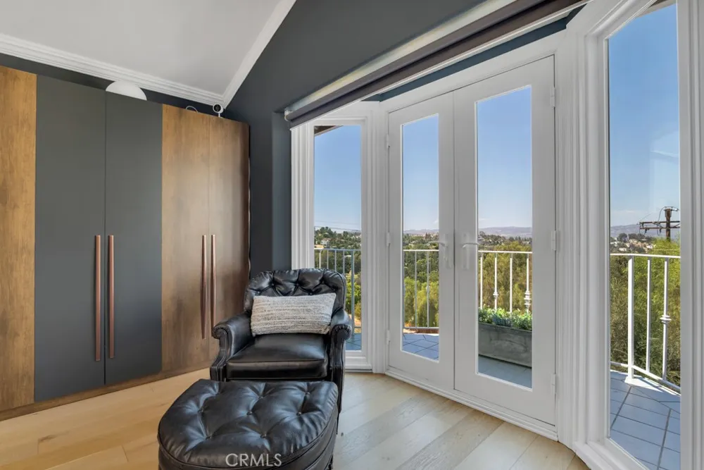 21041 Bandera Street Woodland Hills, CA 91364