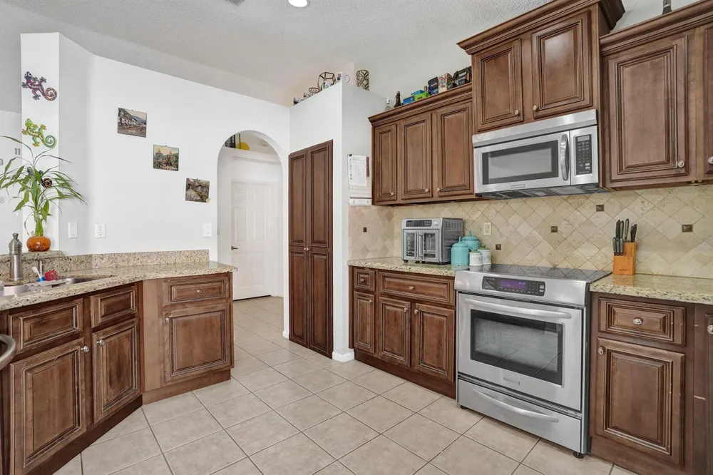 7572 Parkside Lane Margate, FL 33063