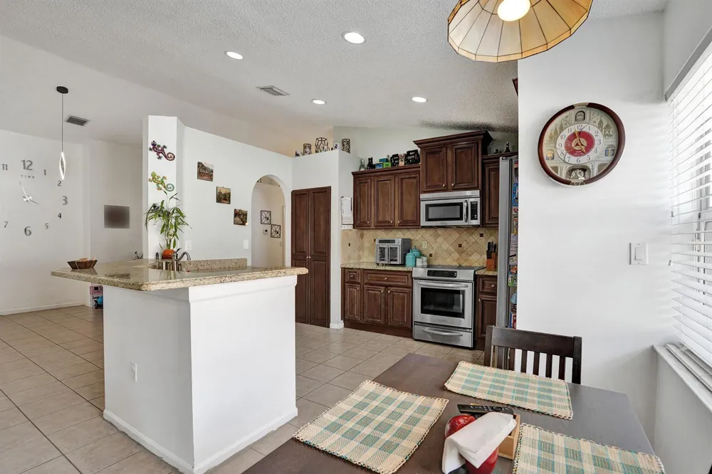 7572 Parkside Lane Margate, FL 33063