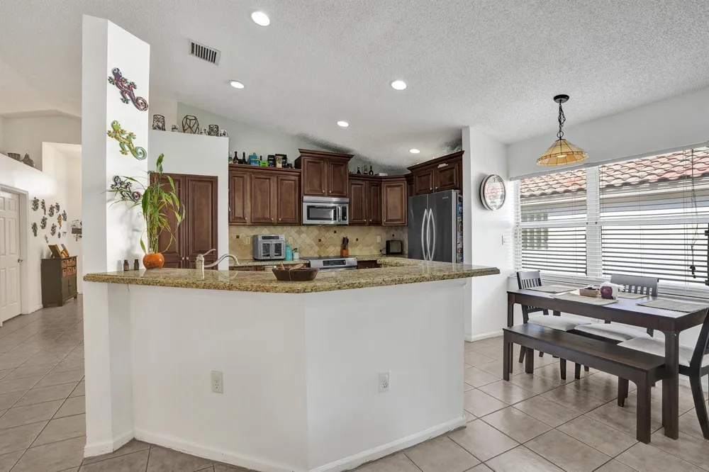 7572 Parkside Lane Margate, FL 33063