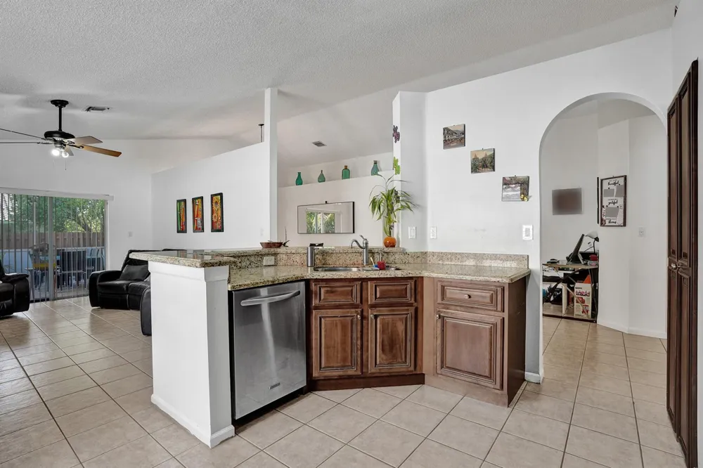 7572 Parkside Lane Margate, FL 33063
