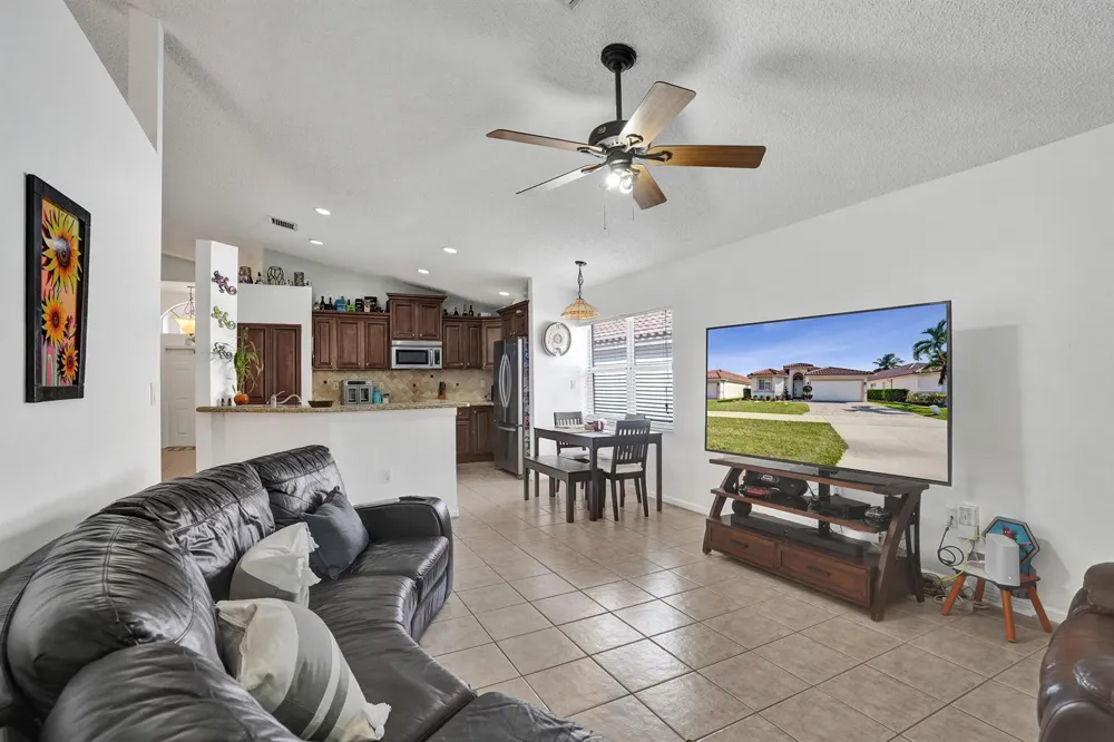 7572 Parkside Lane Margate, FL 33063
