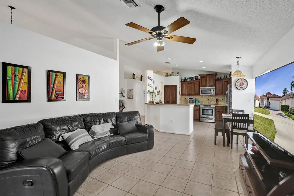 7572 Parkside Lane Margate, FL 33063