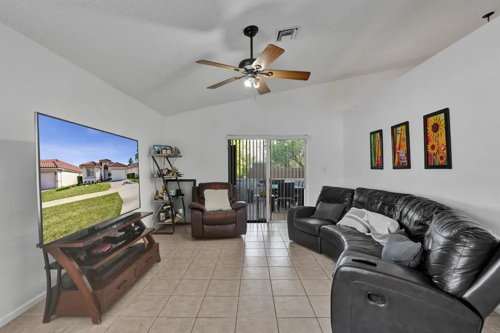 7572 Parkside Lane Margate, FL 33063