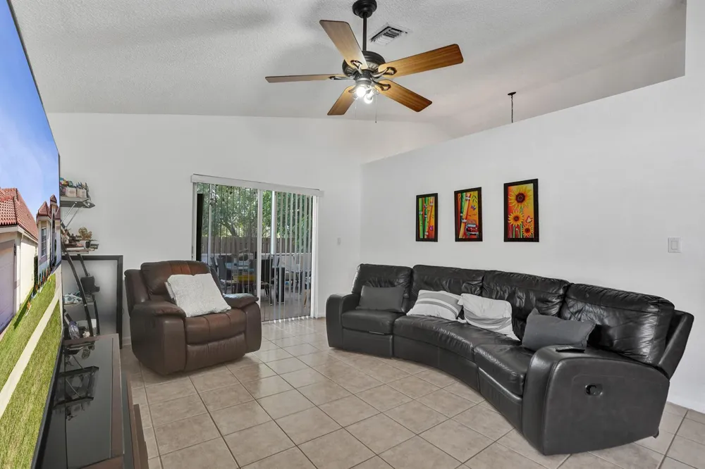 7572 Parkside Lane Margate, FL 33063