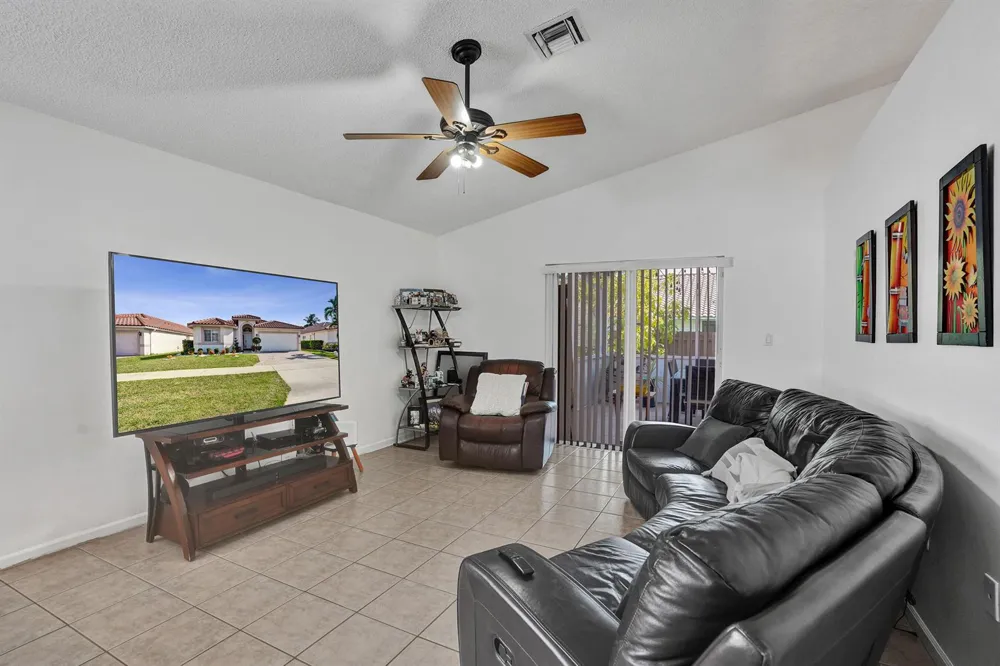 7572 Parkside Lane Margate, FL 33063