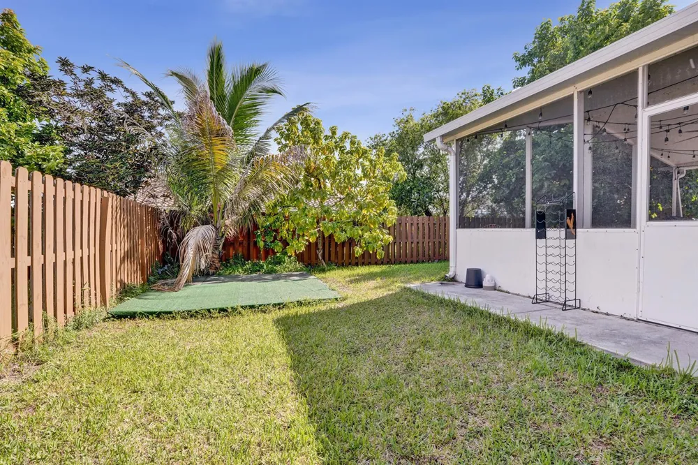 7572 Parkside Lane Margate, FL 33063