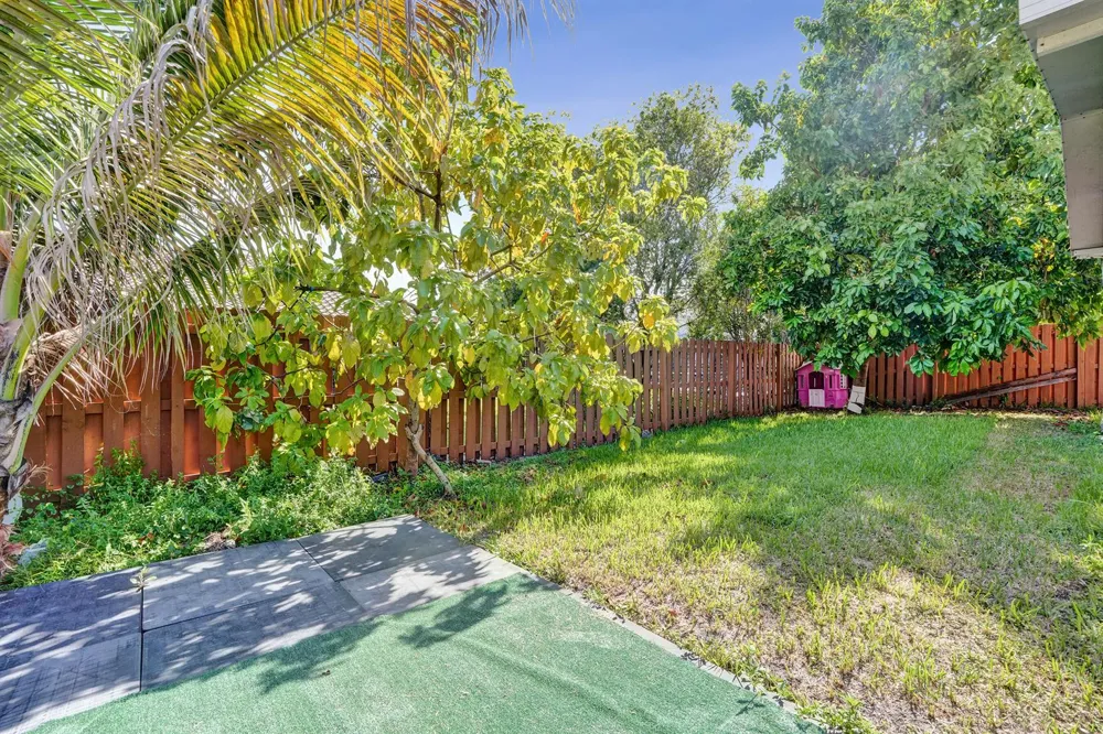 7572 Parkside Lane Margate, FL 33063