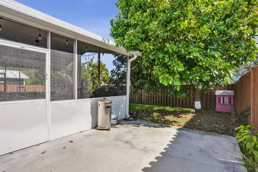 7572 Parkside Lane Margate, FL 33063