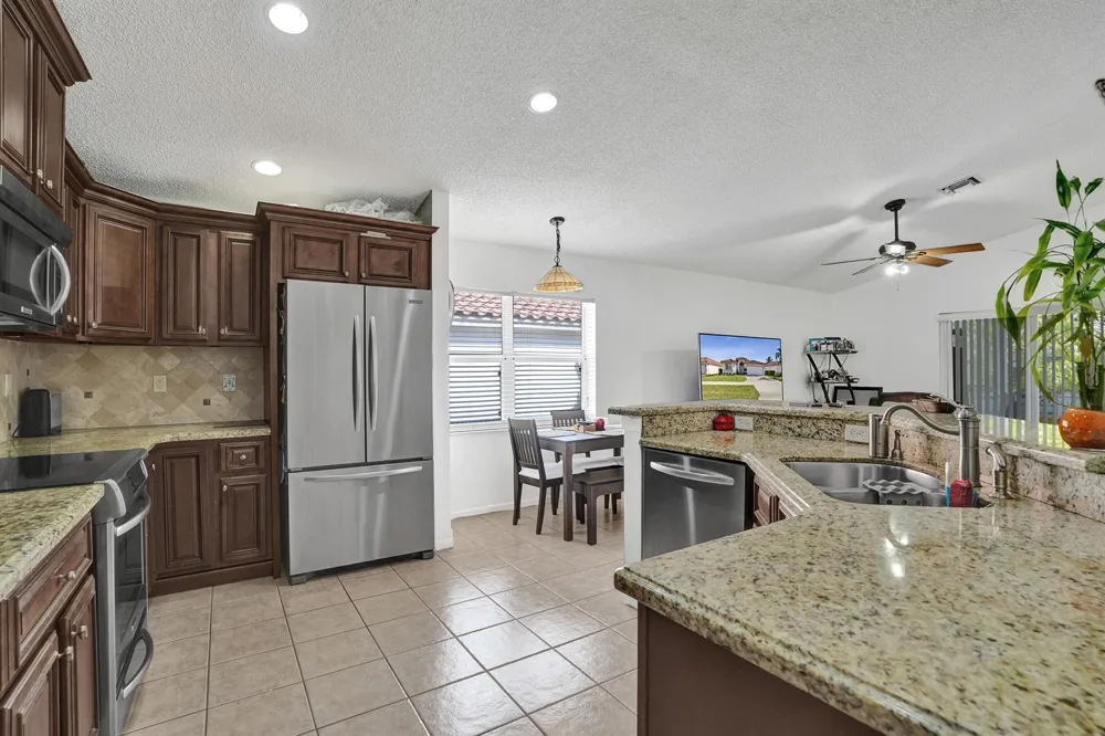 7572 Parkside Lane Margate, FL 33063