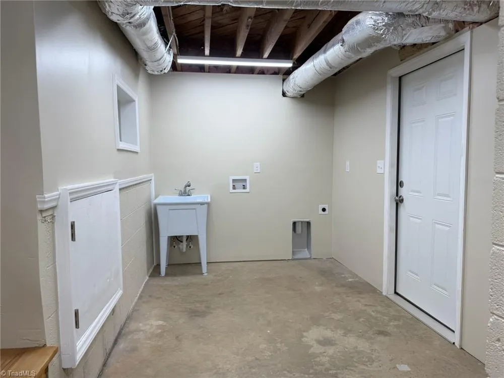 2701 Tudor Road Winston-Salem, NC 27106