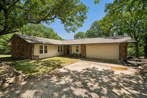 3199 Mistletoe Road