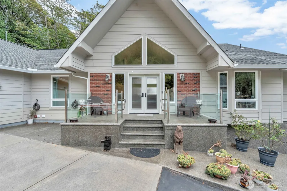 1663 E STATE ROUTE 4 Cathlamet, WA 98612