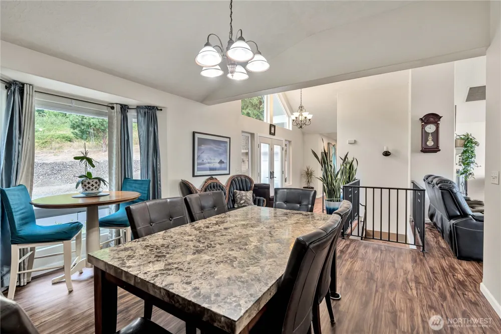 1663 E STATE ROUTE 4 Cathlamet, WA 98612