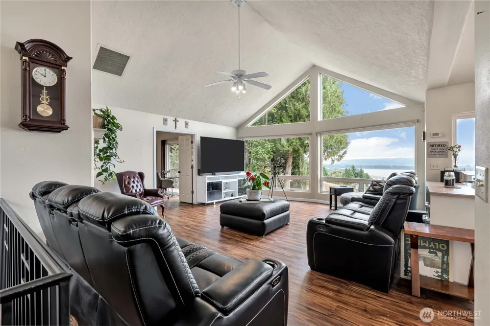 1663 E STATE ROUTE 4 Cathlamet, WA 98612