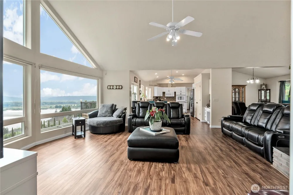 1663 E STATE ROUTE 4 Cathlamet, WA 98612