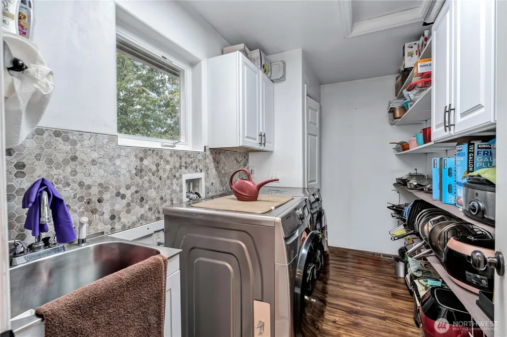 1663 E STATE ROUTE 4 Cathlamet, WA 98612
