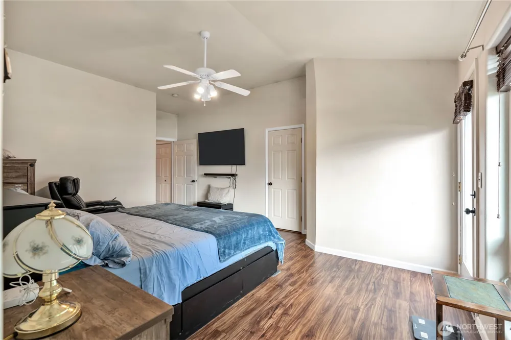 1663 E STATE ROUTE 4 Cathlamet, WA 98612